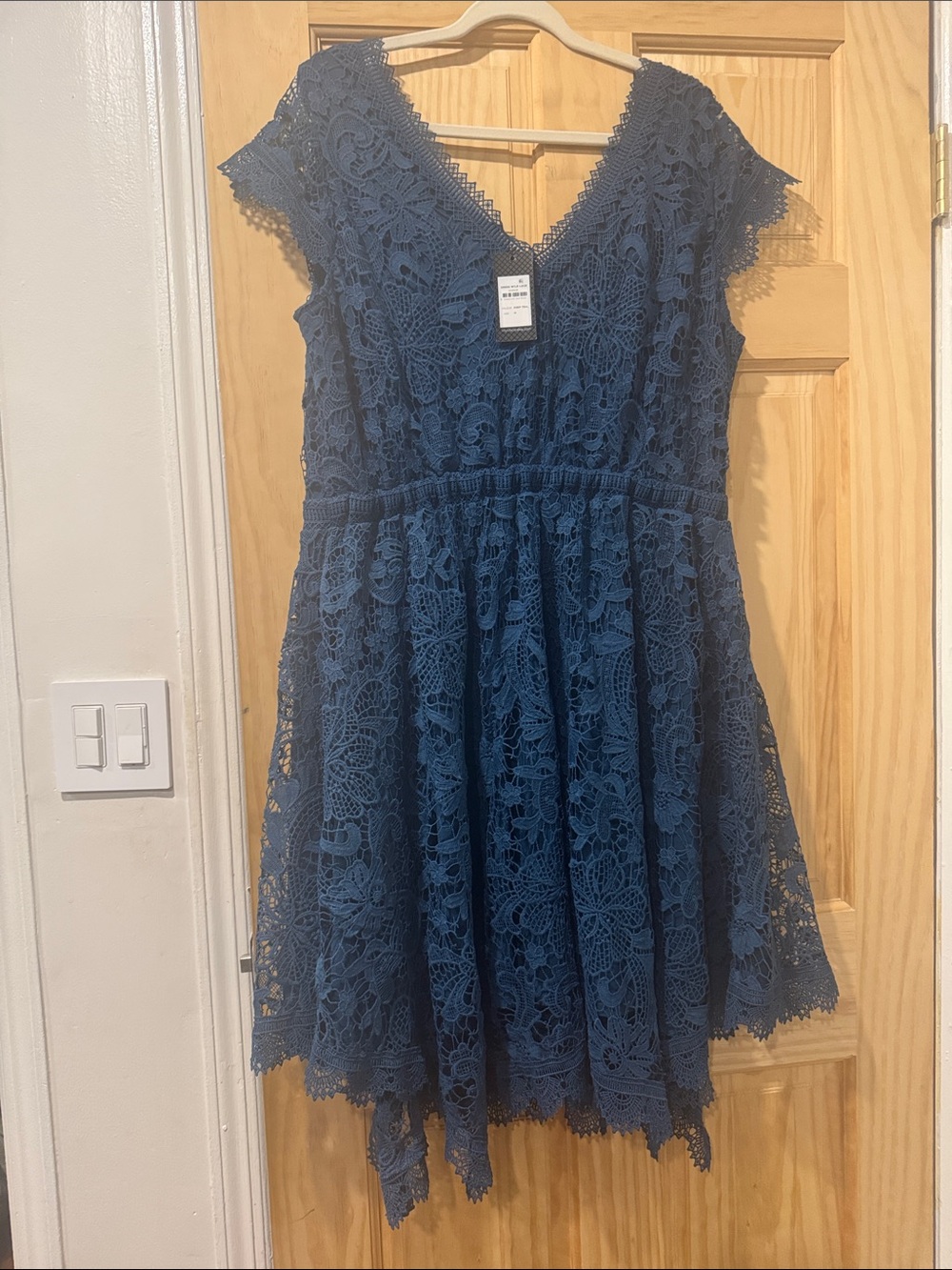 City Chic Navy Lace V‑Neck Party Dress